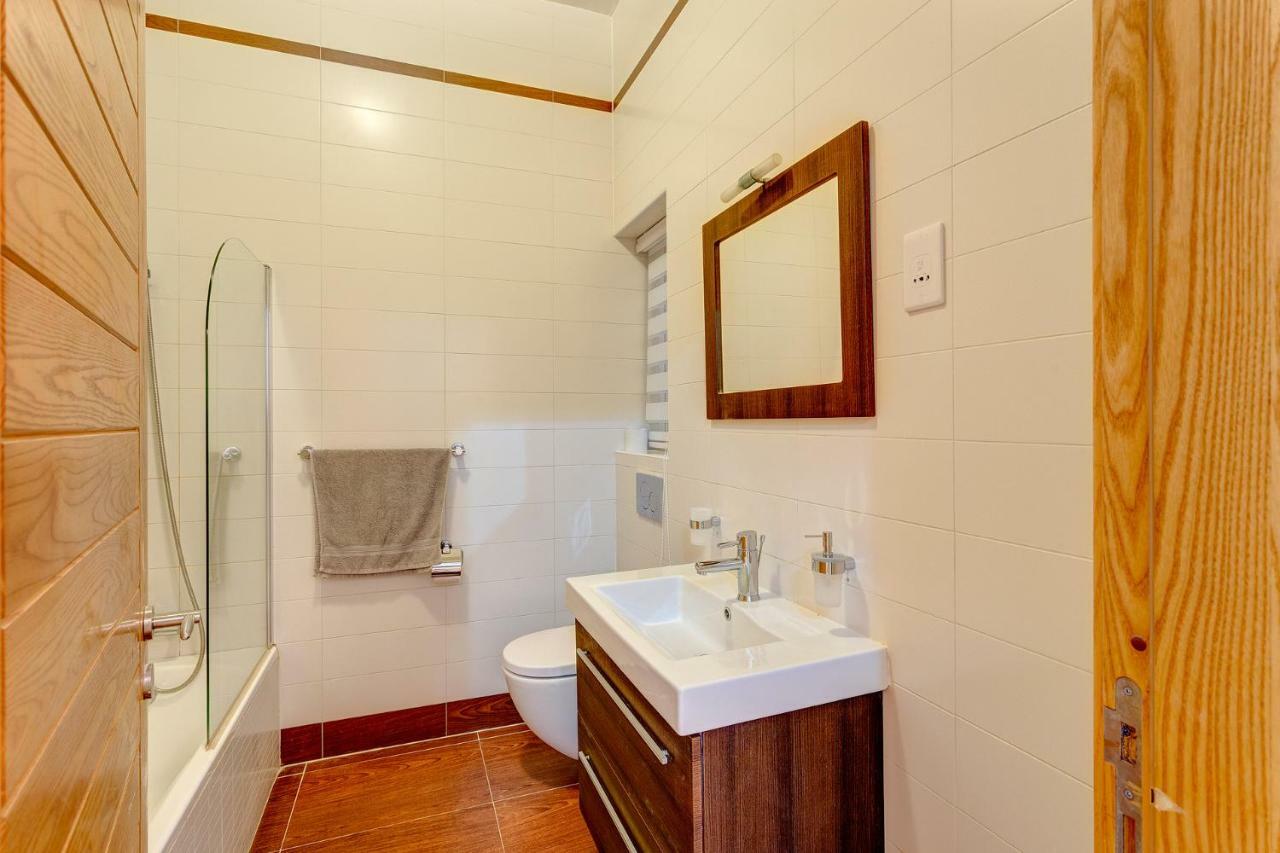 Gorgeous Apartment With Terrace In Fort Cambridge, Pool Sliema Esterno foto
